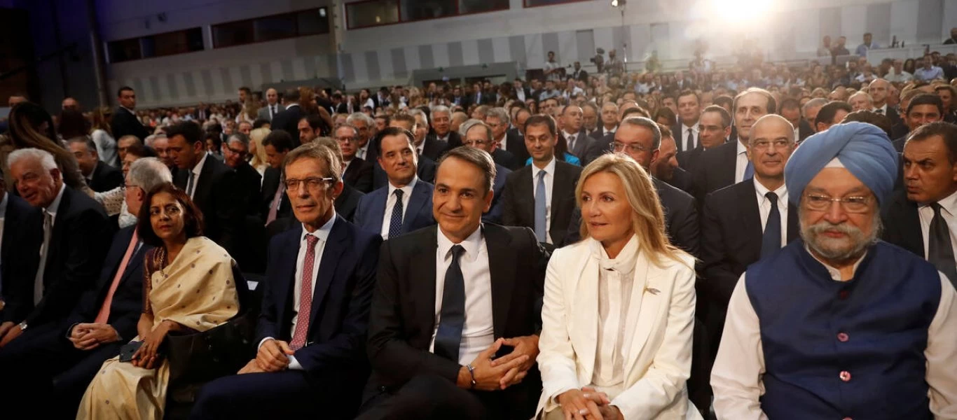 Η εμφάνιση της Μαρέβα Μητσοτάκη στην ΔΕΘ - Εντυπωσιακή και κομψή (φωτο)